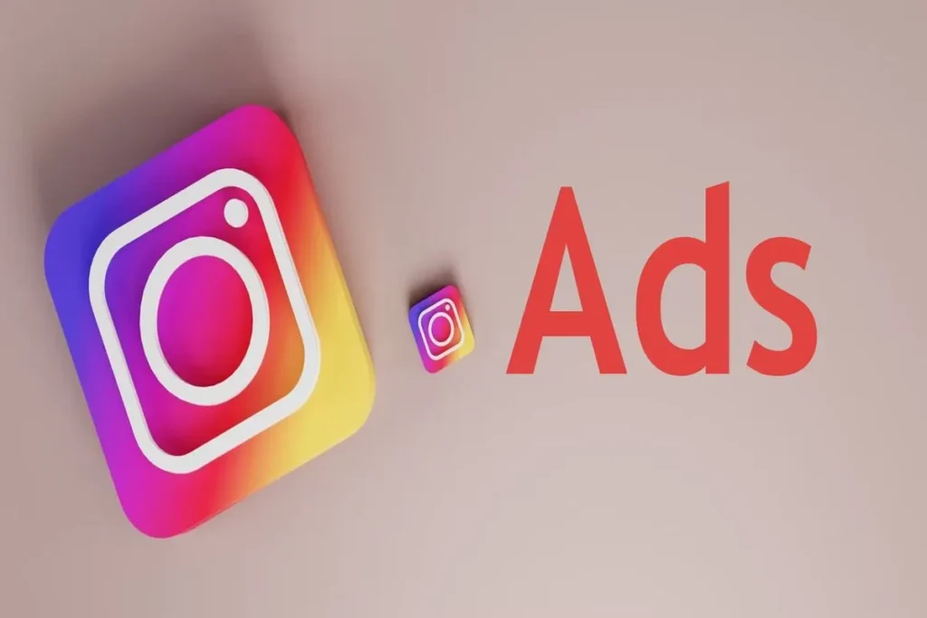 Dois ícones do Instagram de tamanhos diferentes e a palavra "Ads" em vermelho sobre um fundo claro, representando estratégias de publicidade digital e marketing para empresas B2B no Instagram.